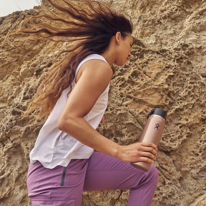 32-oz-lightweight-flex-straw-bottle-i1 hf_s26_lightweight_mcinnis_6946_1_3.jpg