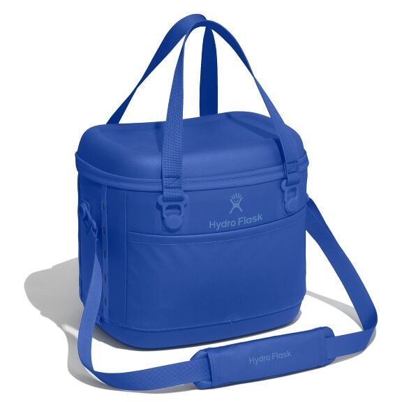 carryouttm-soft-cooler-15-l-e1 12pco382_carryout_cooler_15l_capri_blue_angled_1.jpg