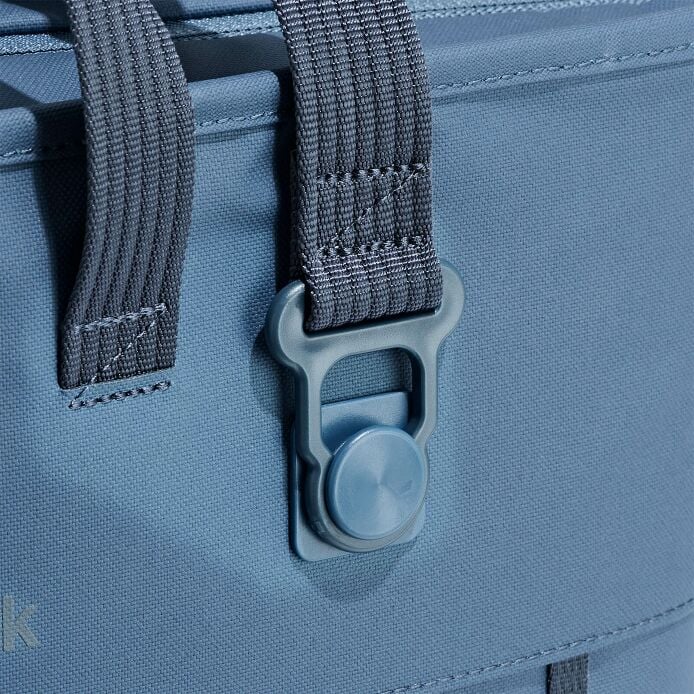 carryouttm-soft-cooler-tote-20-l-y5 250815_hydro_cooler_details_14838_2_4.jpg