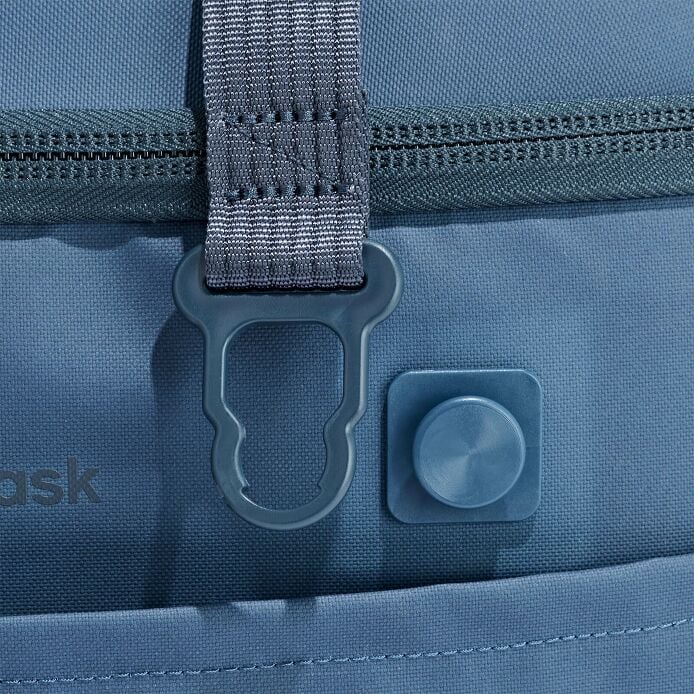 carryouttm-soft-cooler-15-l-e1 250815_hydro_cooler_details_14856_6.jpg