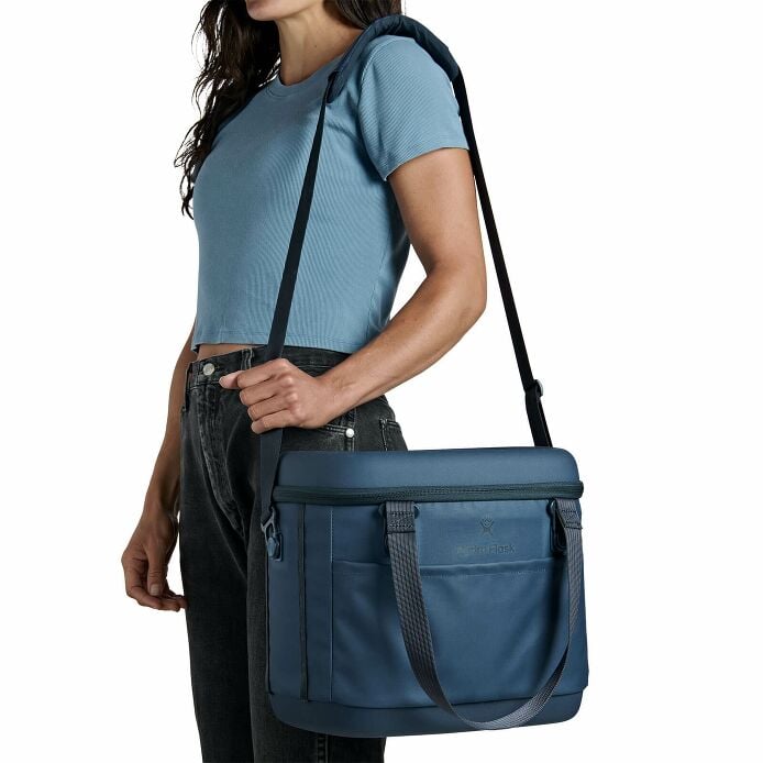 carryouttm-soft-cooler-15-l-e1 250815_hydro_s26_hb_14556_6.jpg