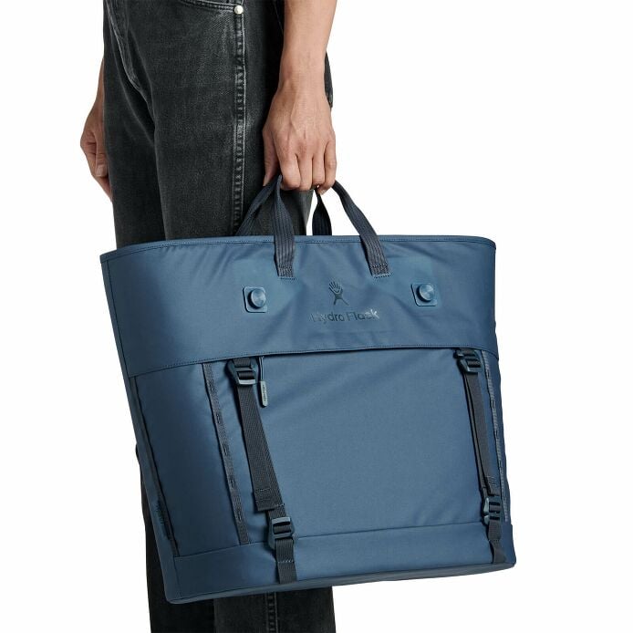 carryouttm-soft-cooler-tote-30-l-g8 250815_hydro_s26_hb_14619_2.jpg