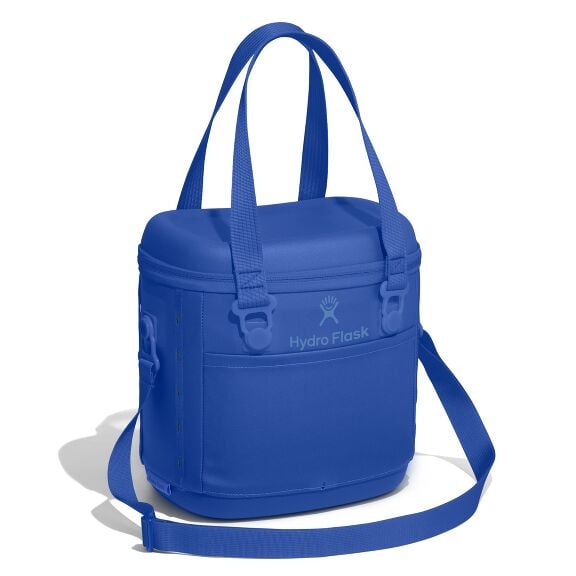 carryouttm-soft-cooler-10-l-j2 6pco382_carryout_cooler_10l_capri_blue_angled_1.jpg