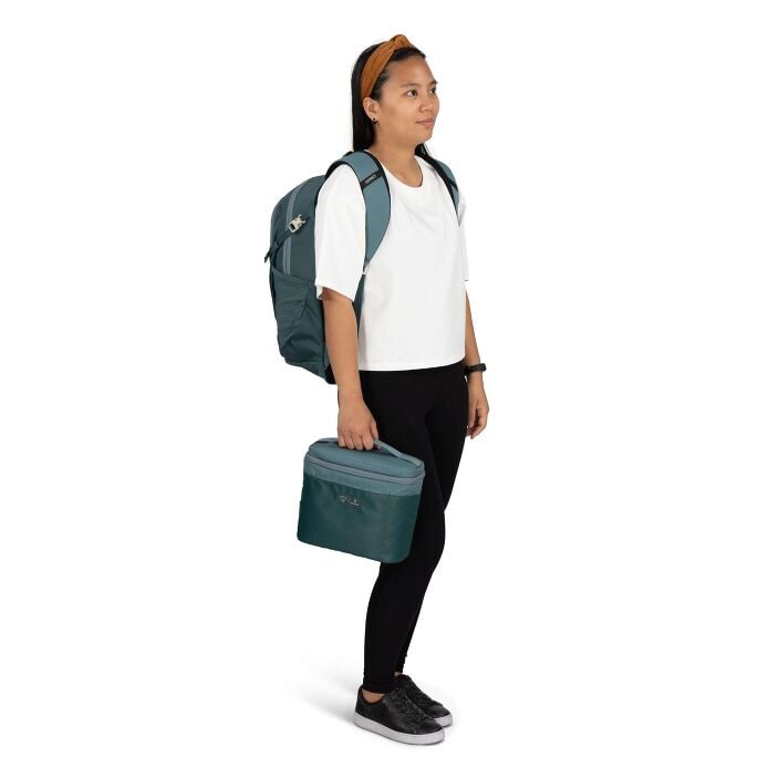osprey-axis-x-hydro-flask-campus-essentials-bundle-f5 axisxhydroflask_s26_onbody1_cascadeblue_10007249_2.jpg