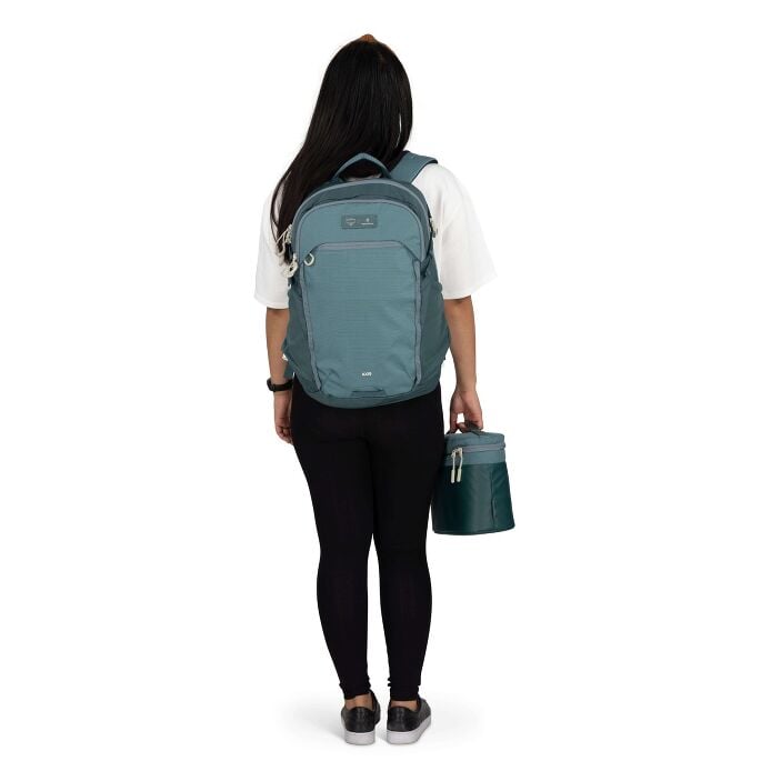 osprey-axis-x-hydro-flask-campus-essentials-bundle-f5 axisxhydroflask_s26_onbody3_cascadeblue_10007249_2.jpg