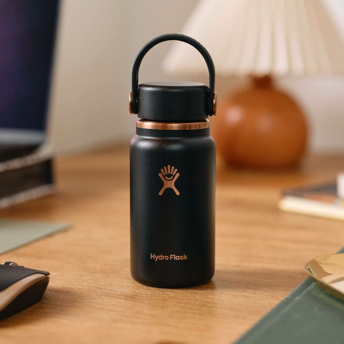 arc-collection-micro-hydro-200-ml-q1 black_-_lifestyle_1.jpeg