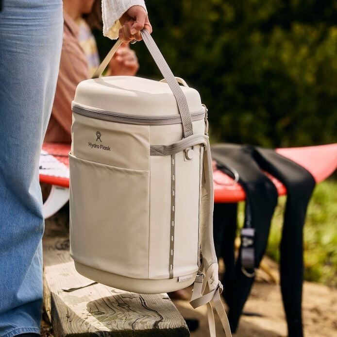 carryouttm-backpack-22-l-a8 hf_carryout_bouwer_d1_l1_torrey_pines_lifestyle_1444_2.jpg