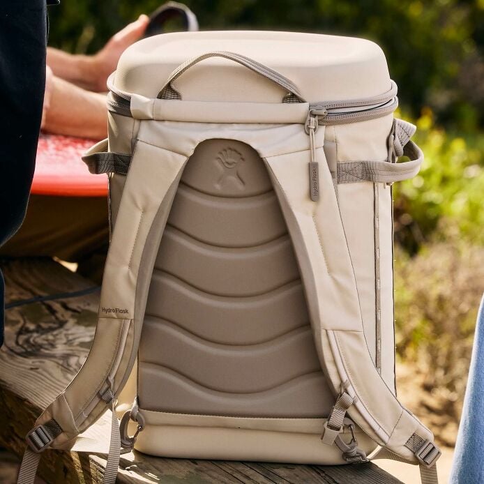 carryouttm-backpack-22-l-a8 hf_carryout_bouwer_d1_l1_torrey_pines_lifestyle_1841_3.jpg