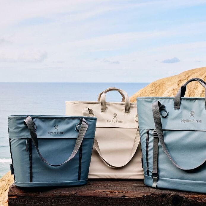 carryouttm-soft-cooler-tote-10-l-y0 hf_carryout_bouwer_d1_l1_torrey_pines_still_life_0055_4.jpg