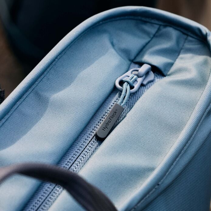 carryouttm-soft-cooler-tote-10-l-y0 hf_carryout_bouwer_d1_l1_torrey_pines_still_life_0112_4.jpg