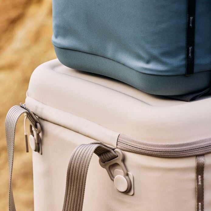 carryouttm-soft-cooler-15-l-e1 hf_carryout_bouwer_d1_l1_torrey_pines_still_life_0381_6.jpg