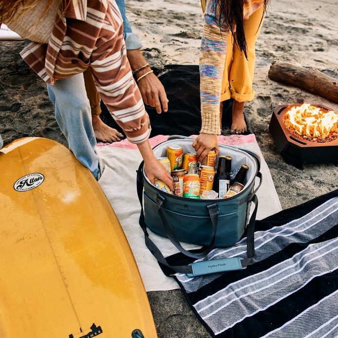 carryouttm-soft-cooler-30-l-v0 hf_carryout_bouwer_d1_l2_stone_steps_6289_2.jpg