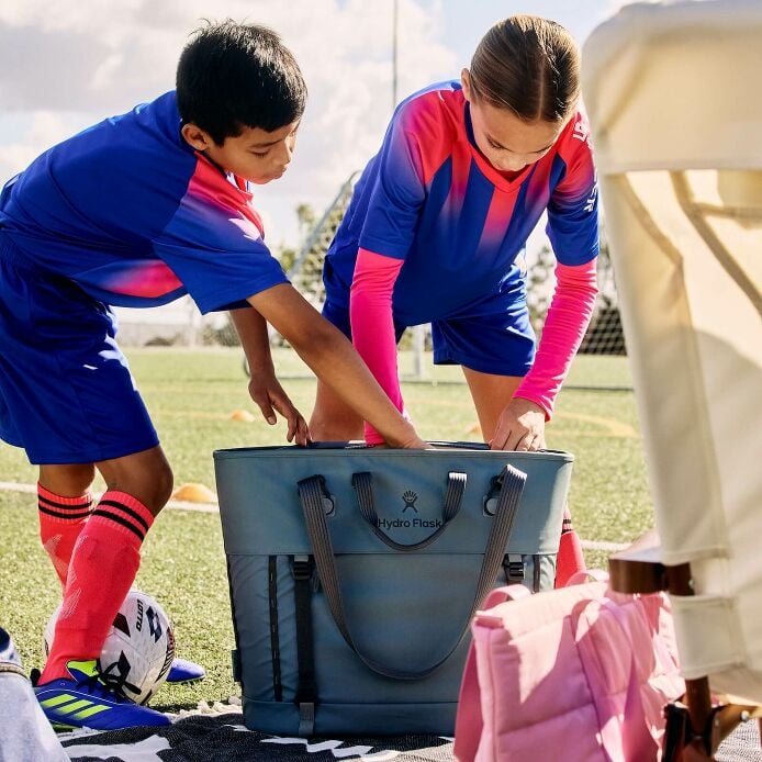 carryouttm-soft-cooler-tote-30-l-g8 hf_carryout_bouwer_d2_l2_parking_soccer_2454_1_1.jpg