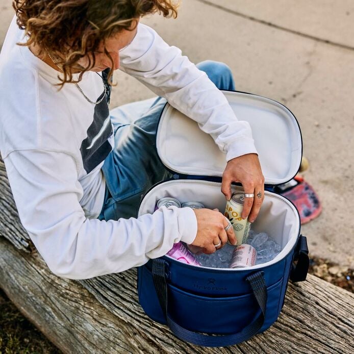 carryouttm-soft-cooler-15-l-e1 hf_carryout_bouwer_d2_l4_skate_park_6209_6.jpg