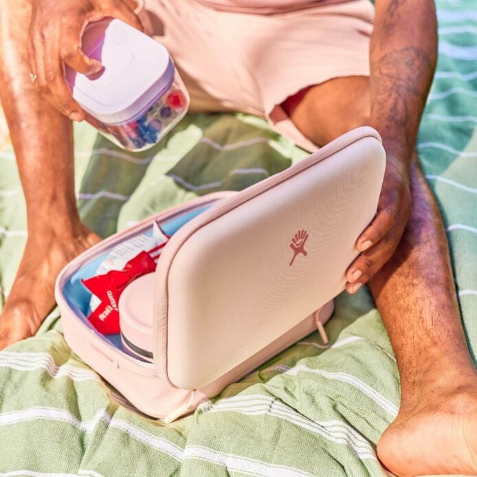 5-l-carry-outtm-lunch-box-g2 hf_s24_trillium_41_1.jpg