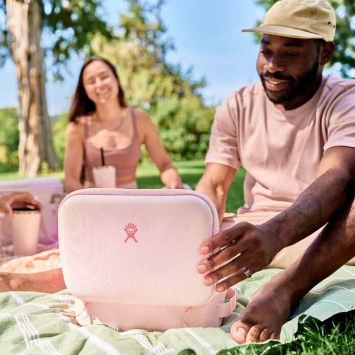 5-l-carry-outtm-lunch-box-g2 hf_s24_trillium_45_1.jpg