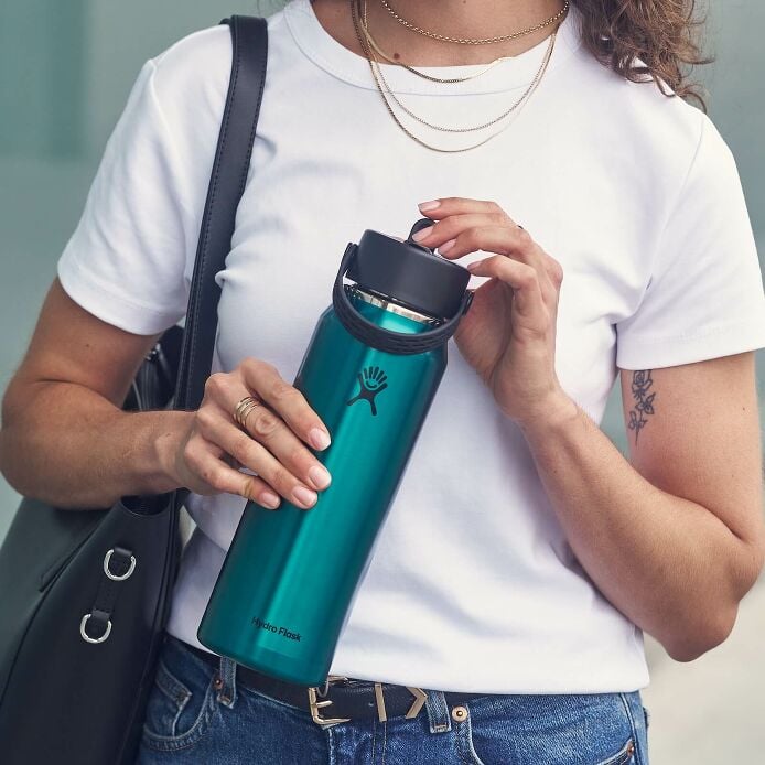 32-oz-lightweight-flex-straw-bottle-i1 hf_s26_lightweight_mcinnis_5167_2_3.jpg