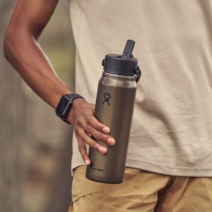 32-oz-lightweight-flex-straw-bottle-i1 hf_s26_lightweight_mcinnis_6345_2_3.jpg