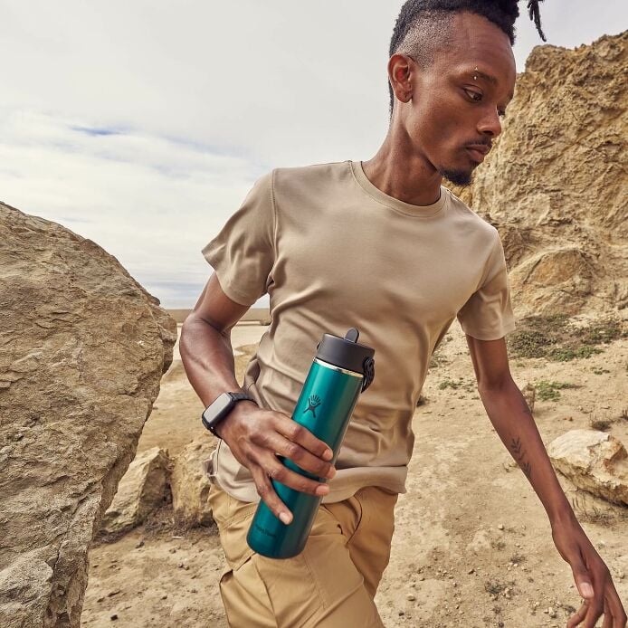 24-oz-lightweight-flex-straw-bottle-f1 hf_s26_lightweight_mcinnis_6828_4.jpg