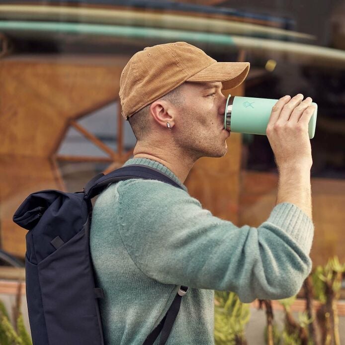 20-oz-coffee-cup-q0 hf_s26_mcinnis_0666_1_4.jpg