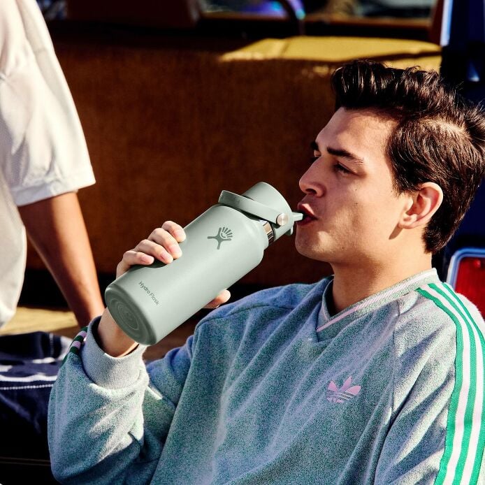 32-oz-wide-mouth-with-flex-straw-cap-c8 s25_tailgating_brouwer_exp-2028-06-01_04-6336_1__5.jpg